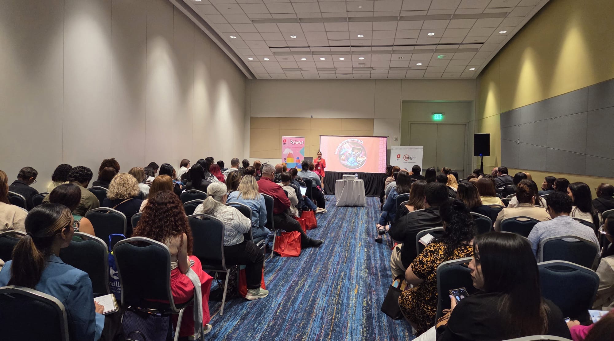 Audiencia en conferencia de IA