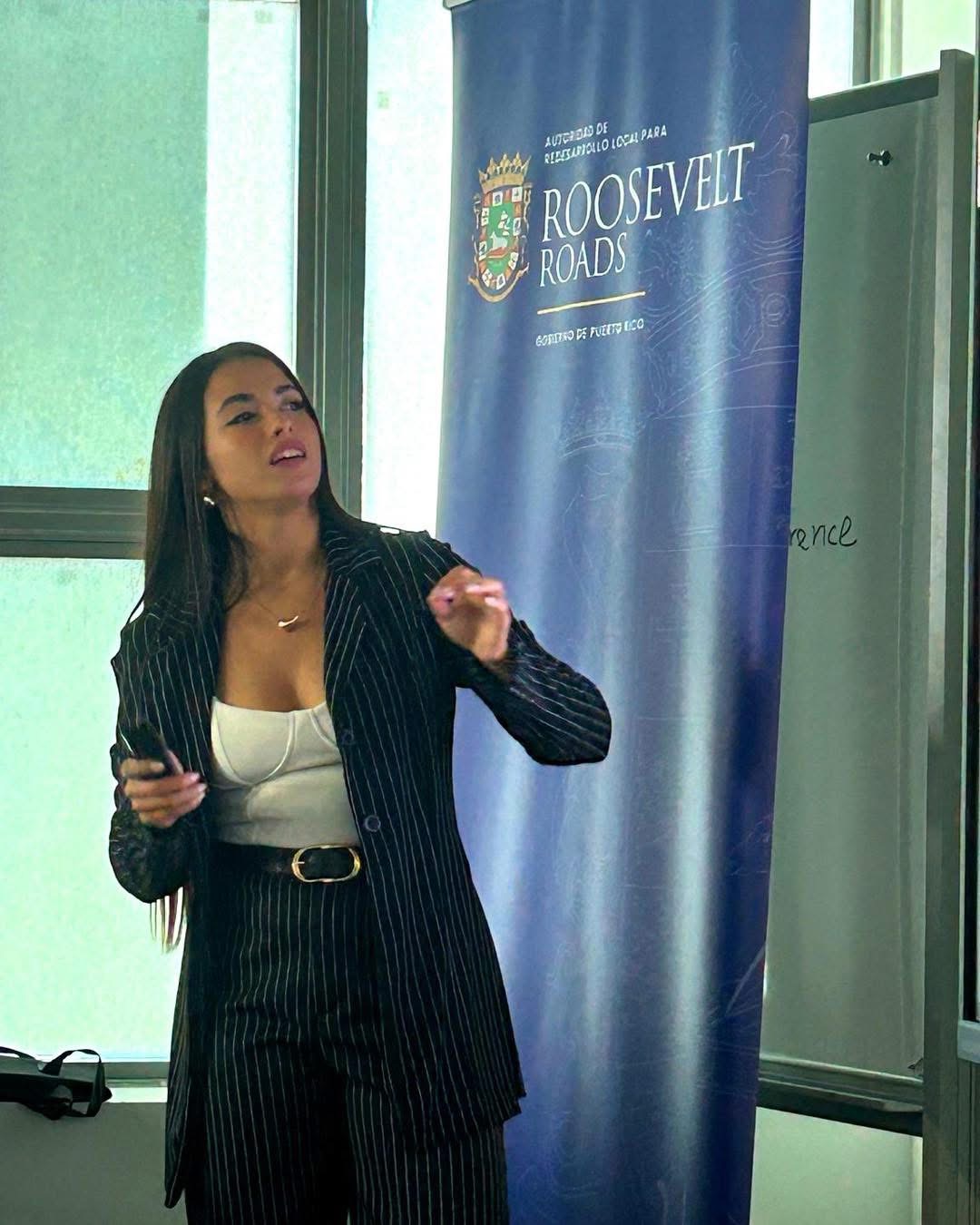 Elsa presentando en Roosevelt Roads